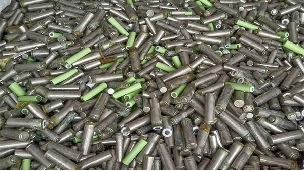 特斯拉：將在能量密集型車型中使用100%鈷鎳叼嘿视频在线观看